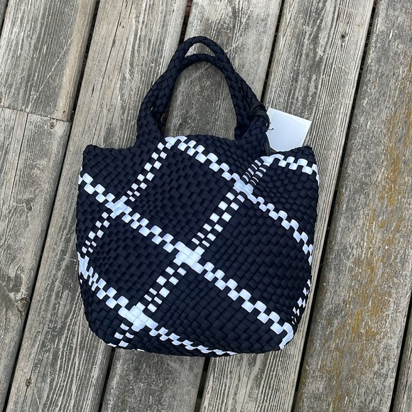 New BINDYA New York Handcrafted Black/White Woven Polyester Handbag/Wristlet - Picture 6 of 7